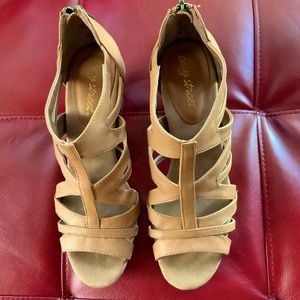 New Easy Street Sandals, tan, size 7.5